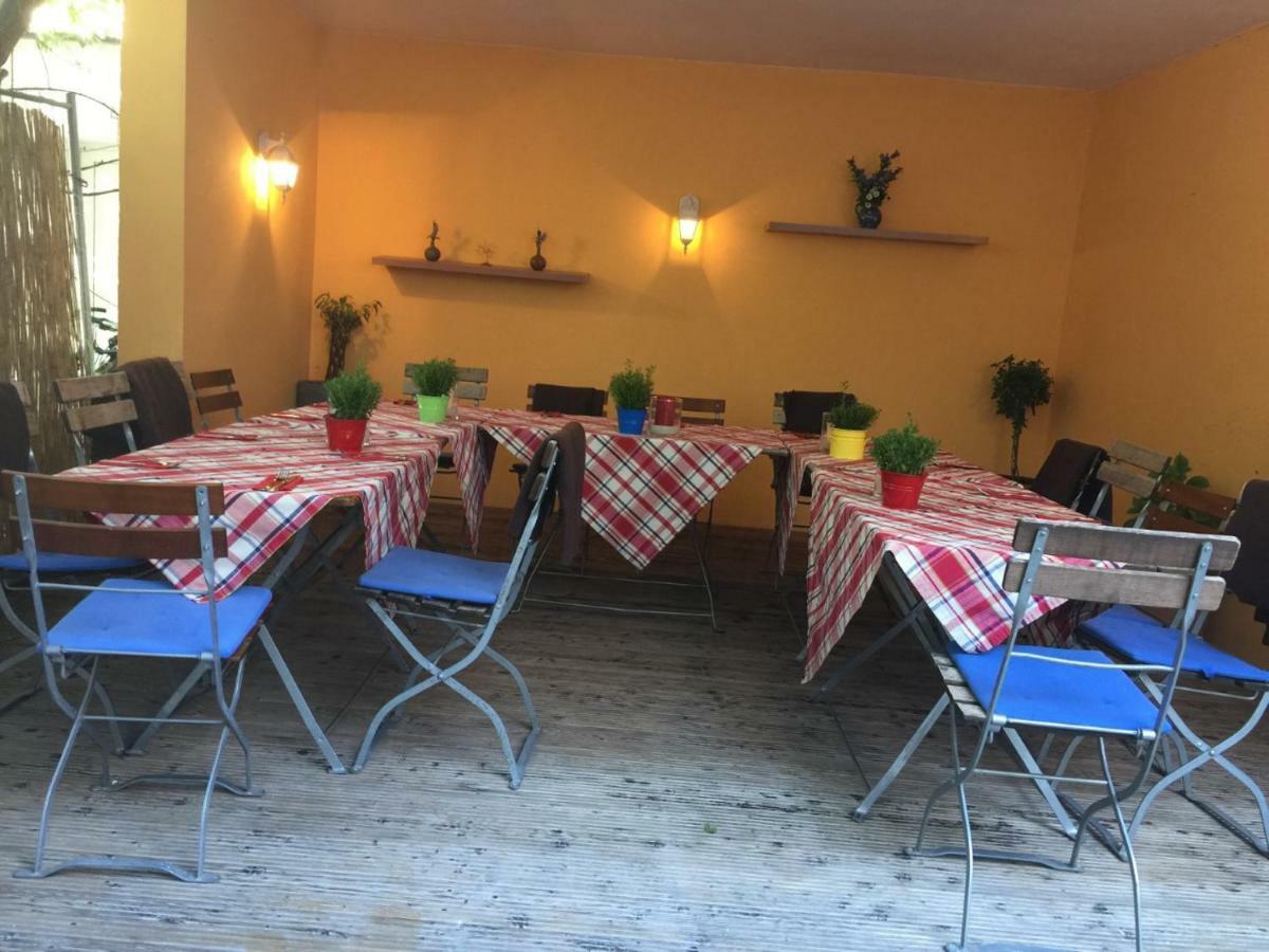 מלון לנדשט Weinstube Heigl Restaurante Pizzeria Puccini מראה חיצוני תמונה