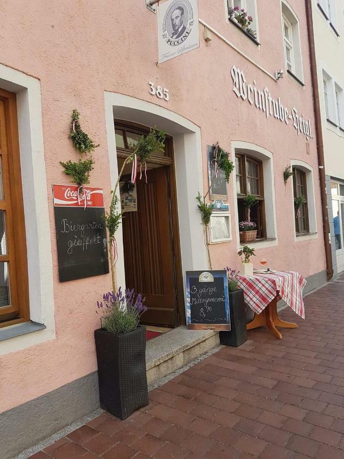 מלון לנדשט Weinstube Heigl Restaurante Pizzeria Puccini מראה חיצוני תמונה